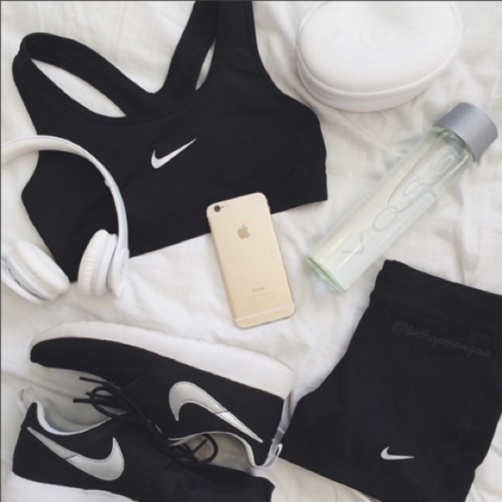 🏃🏼♀️ Athletic Clothing Mystery Box!! 📦 - Picture 3 of 12
